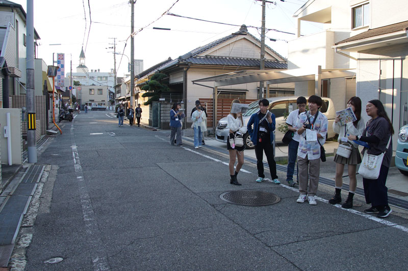 大蔵本町の現地確認後に学生たちが注目していたのは・・・