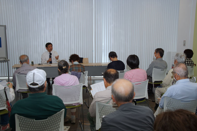 中村准教授の講演を聴く参加者ら