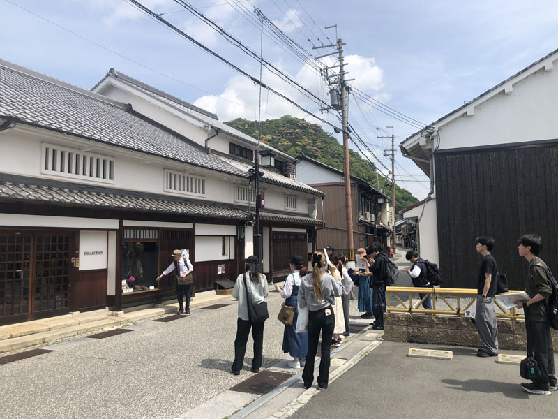 映画『男はつらいよ』シリーズのロケ地であったことがわかる店頭ディスプレーがありました