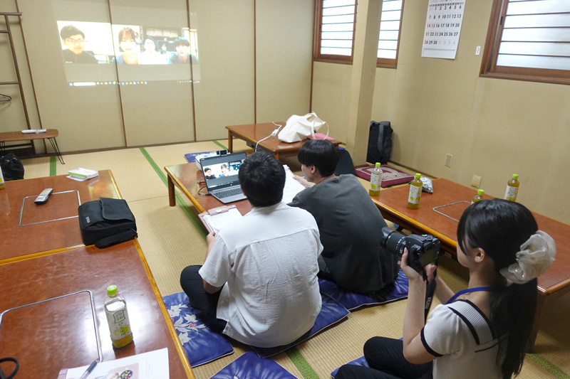 龍野北工房を運営する龍野北高校の生徒にオンラインで聞き取り調査をするD地区班