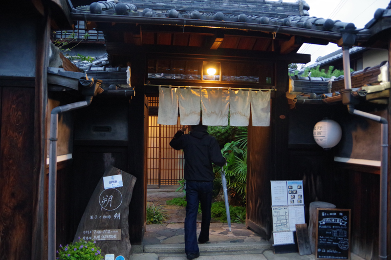 C地区班が古民家カフェ前でロケ撮影をしました